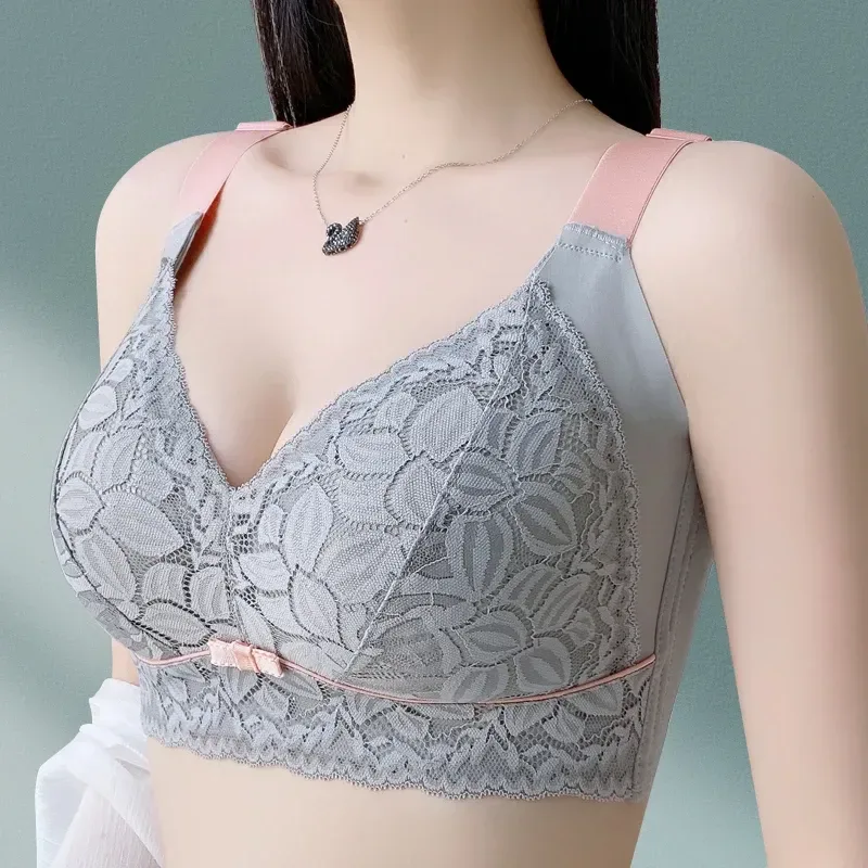 tall side panel of the plus size floral lace bra
