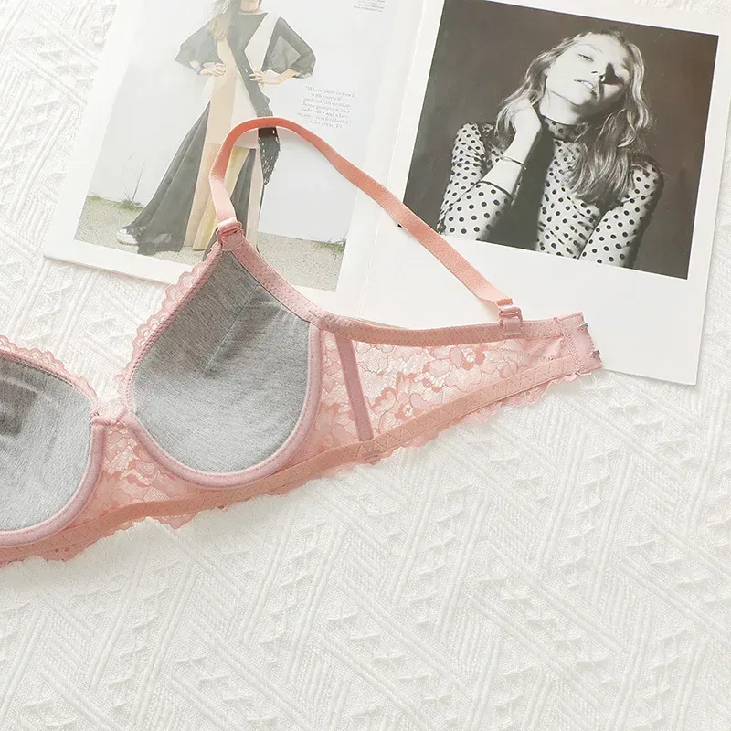 underwire cup of the pink floral lace push-up bra
