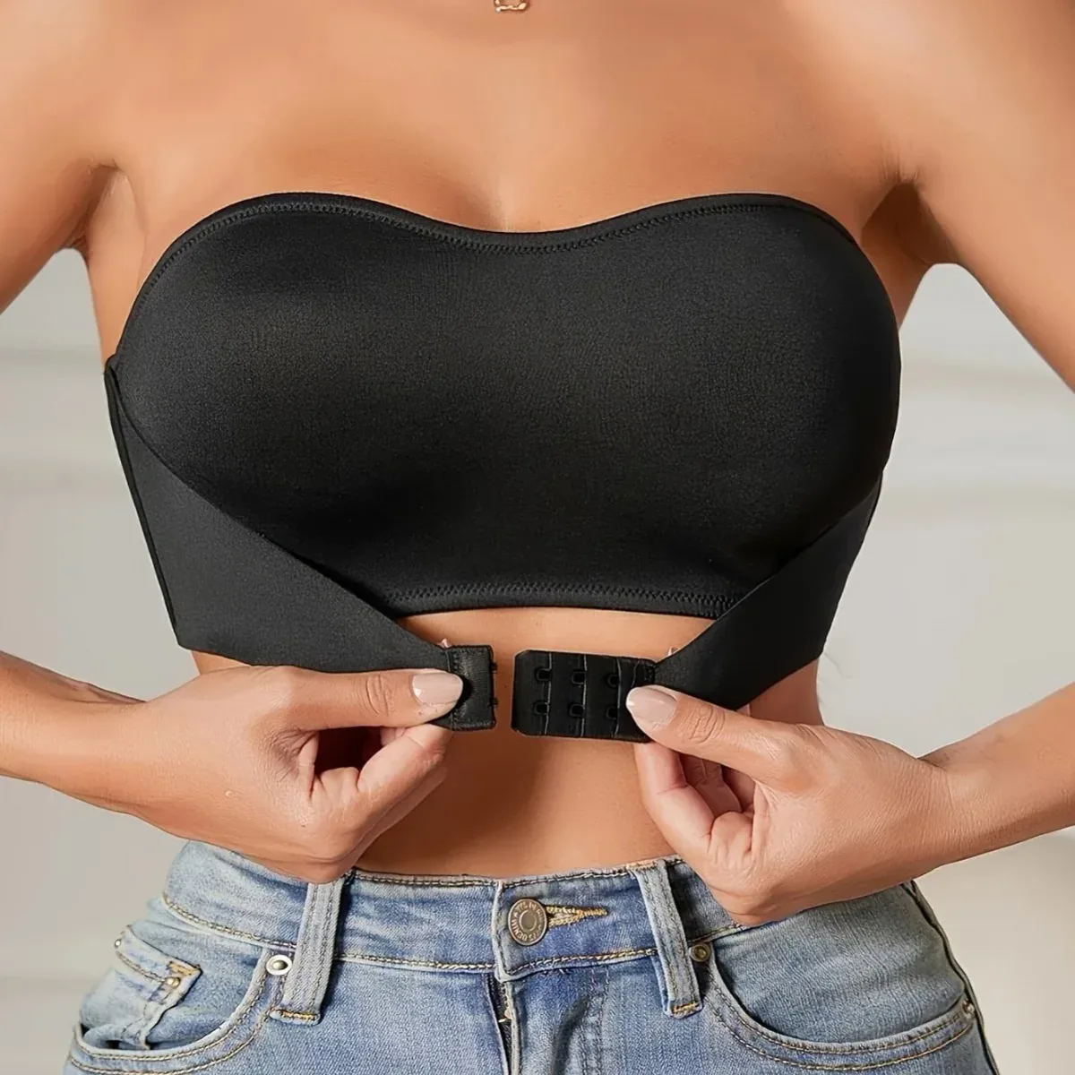 front hook closure of the strapless push-up bra